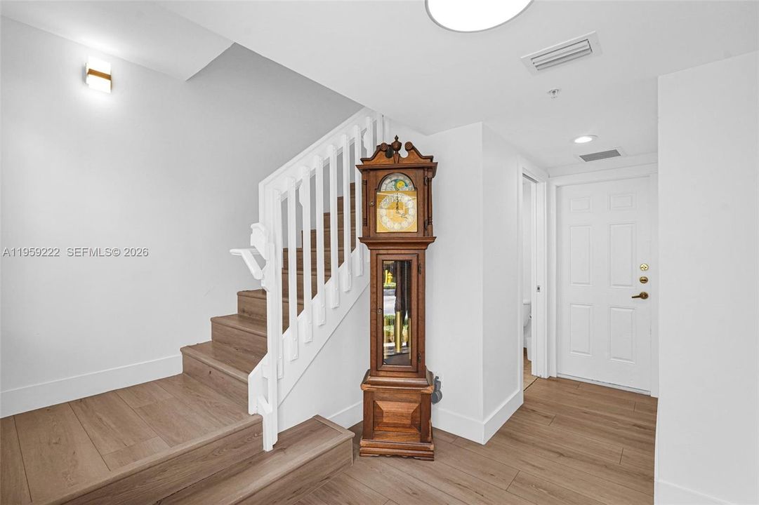 For Sale: $550,000 (3 beds, 3 baths, 1854 Square Feet)