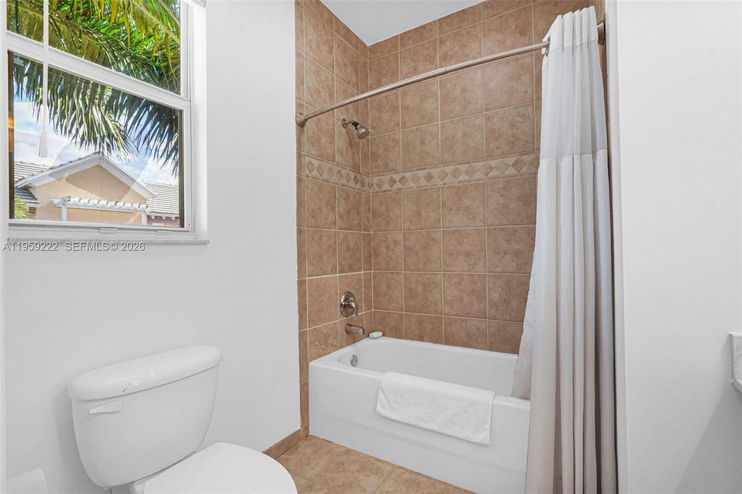 For Sale: $550,000 (3 beds, 3 baths, 1854 Square Feet)
