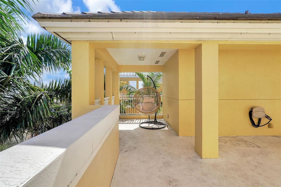 For Sale: $550,000 (3 beds, 3 baths, 1854 Square Feet)