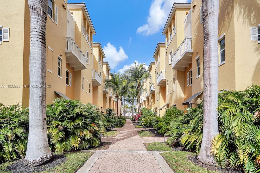 For Sale: $550,000 (3 beds, 3 baths, 1854 Square Feet)