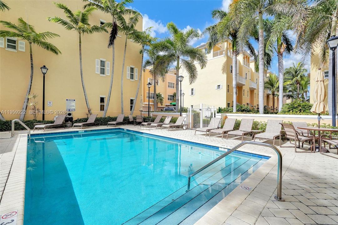 For Sale: $550,000 (3 beds, 3 baths, 1854 Square Feet)
