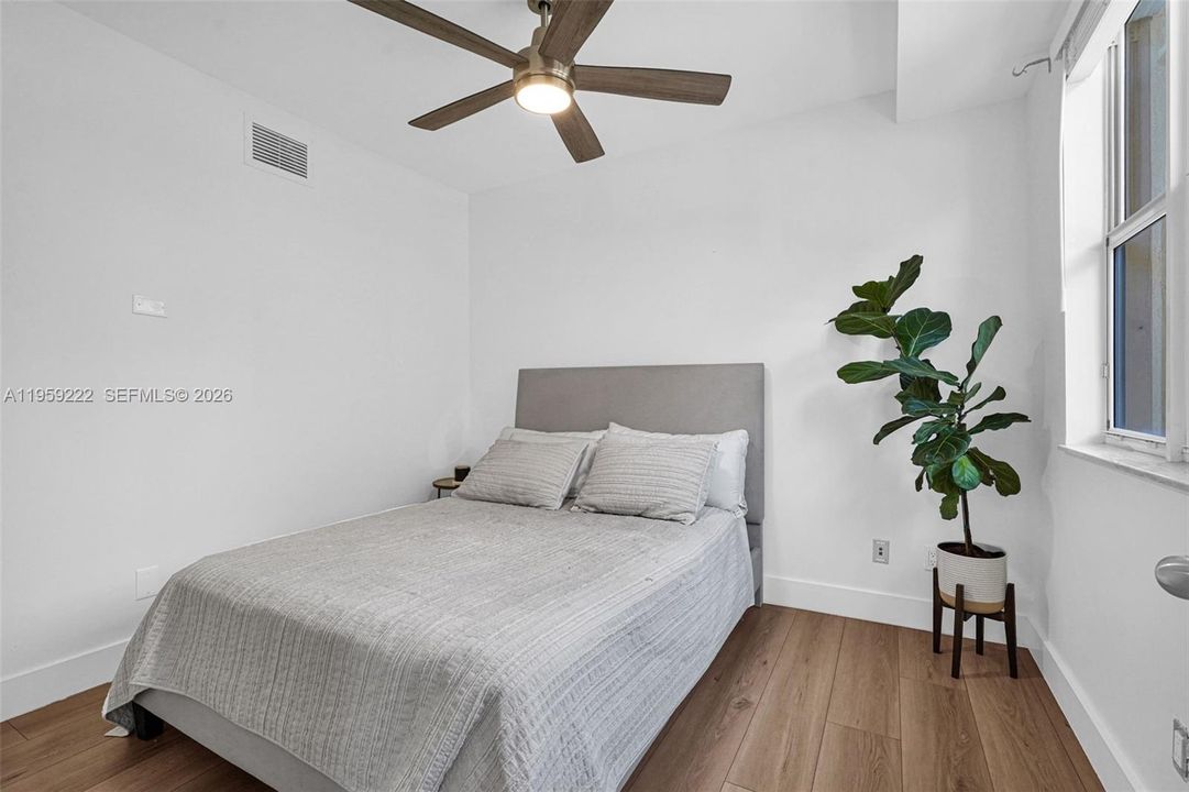 For Sale: $550,000 (3 beds, 3 baths, 1854 Square Feet)