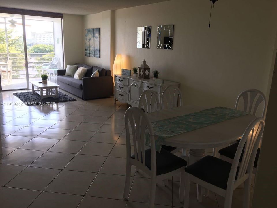 For Sale: $209,000 (2 beds, 2 baths, 1025 Square Feet)