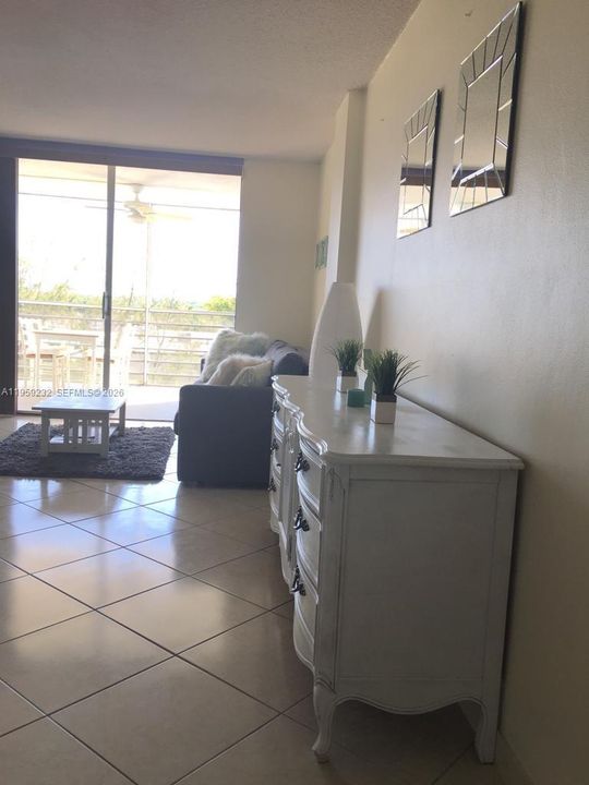For Sale: $209,000 (2 beds, 2 baths, 1025 Square Feet)