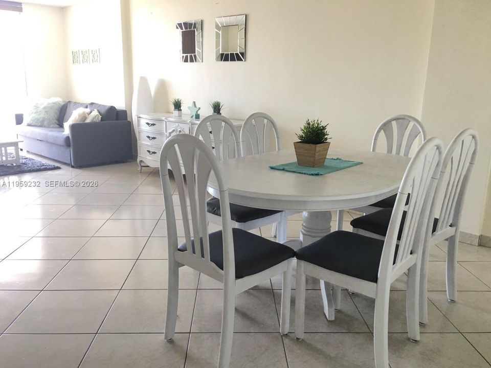 For Sale: $209,000 (2 beds, 2 baths, 1025 Square Feet)