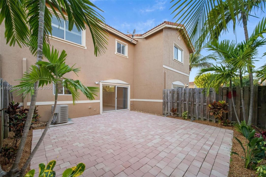 For Sale: $384,999 (2 beds, 2 baths, 1150 Square Feet)