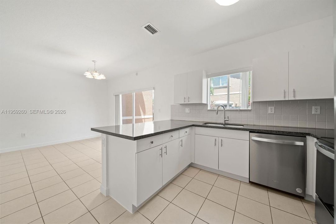 For Sale: $384,999 (2 beds, 2 baths, 1150 Square Feet)