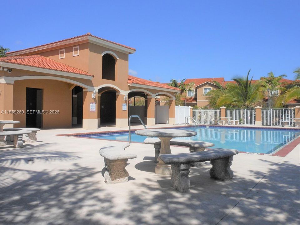 For Sale: $384,999 (2 beds, 2 baths, 1150 Square Feet)