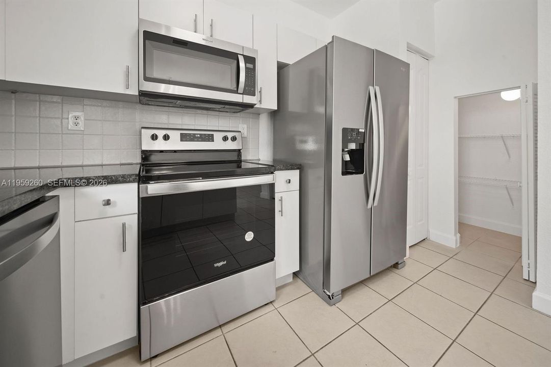 For Sale: $384,999 (2 beds, 2 baths, 1150 Square Feet)