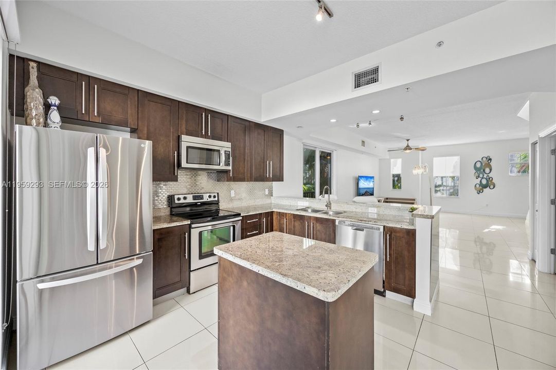 На продажу: $699,000 (4 спален, 3 ванн, 1802 Квадратных фут)