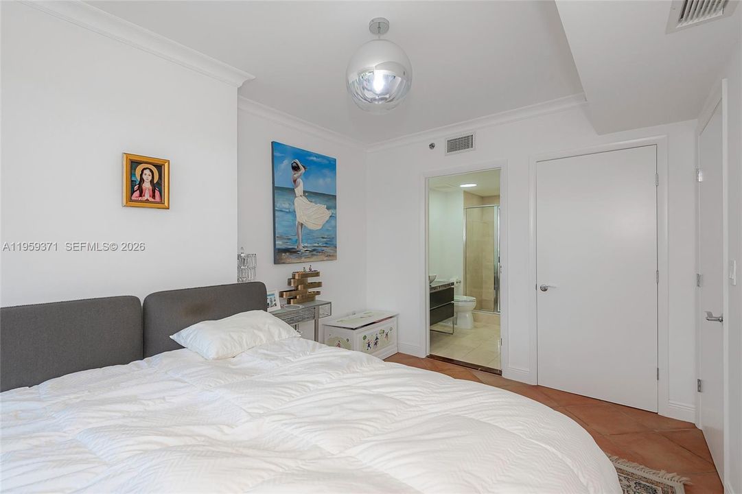 For Sale: $799,000 (3 beds, 3 baths, 1571 Square Feet)