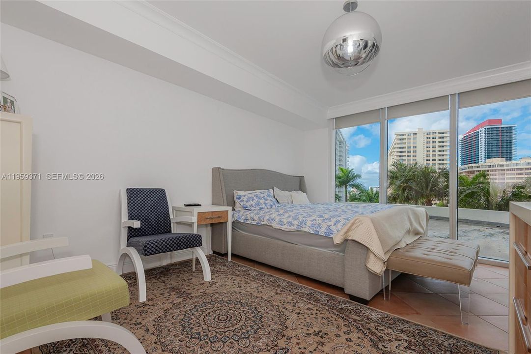 For Sale: $799,000 (3 beds, 3 baths, 1571 Square Feet)