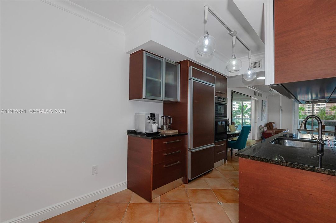 For Sale: $799,000 (3 beds, 3 baths, 1571 Square Feet)