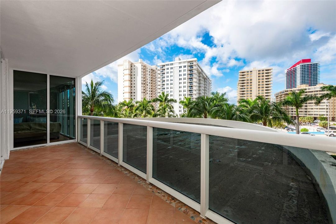 For Sale: $799,000 (3 beds, 3 baths, 1571 Square Feet)