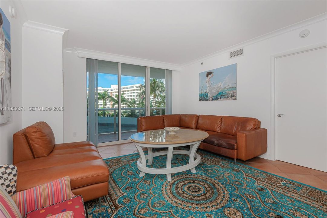 For Sale: $799,000 (3 beds, 3 baths, 1571 Square Feet)