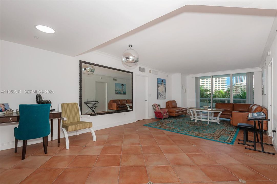 For Sale: $799,000 (3 beds, 3 baths, 1571 Square Feet)