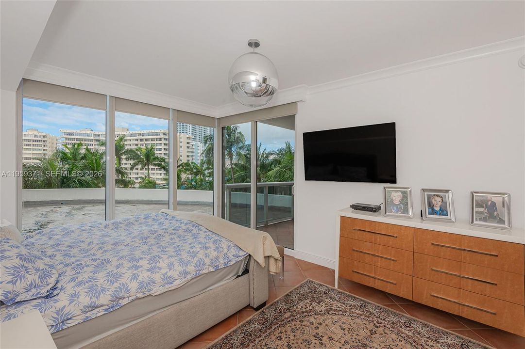 For Sale: $799,000 (3 beds, 3 baths, 1571 Square Feet)