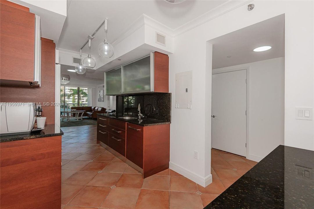 For Sale: $799,000 (3 beds, 3 baths, 1571 Square Feet)