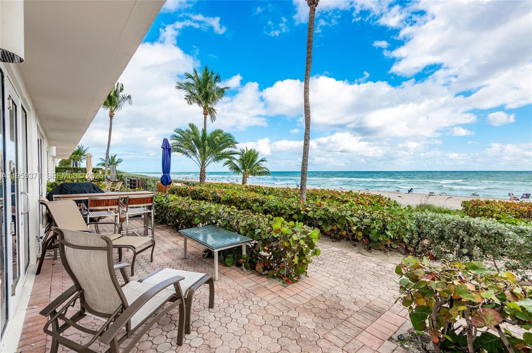 For Sale: $799,000 (3 beds, 3 baths, 1571 Square Feet)