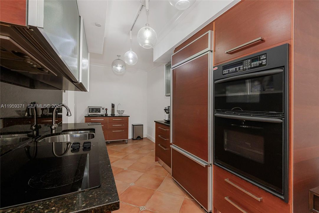 For Sale: $799,000 (3 beds, 3 baths, 1571 Square Feet)