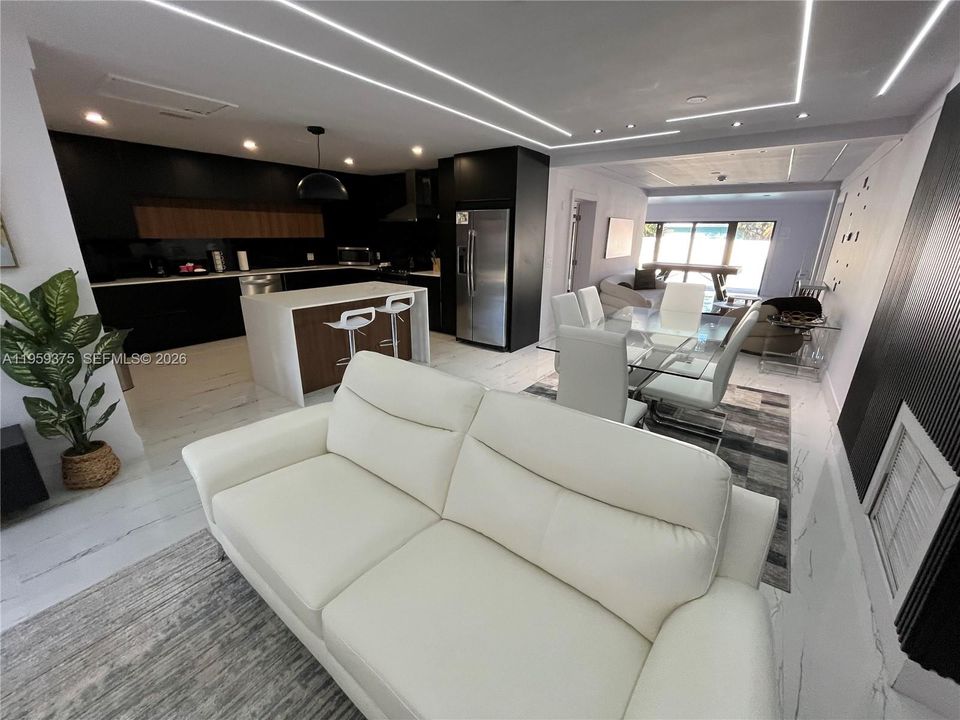 For Rent: $12,000 (5 beds, 3 baths, 1654 Square Feet)