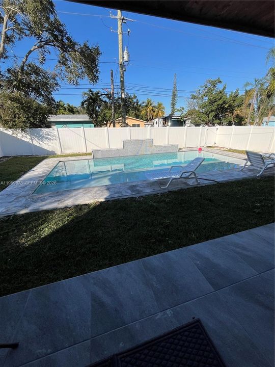 For Rent: $12,000 (5 beds, 3 baths, 1654 Square Feet)