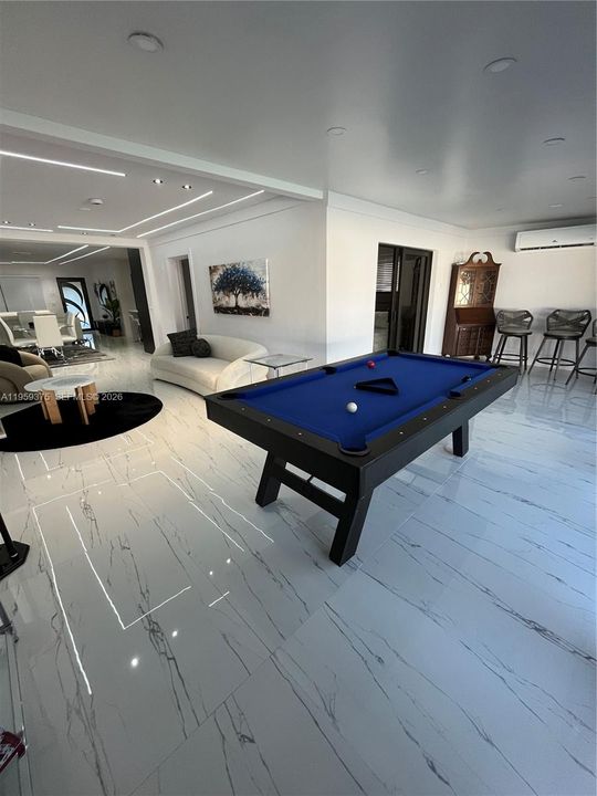 For Rent: $12,000 (5 beds, 3 baths, 1654 Square Feet)