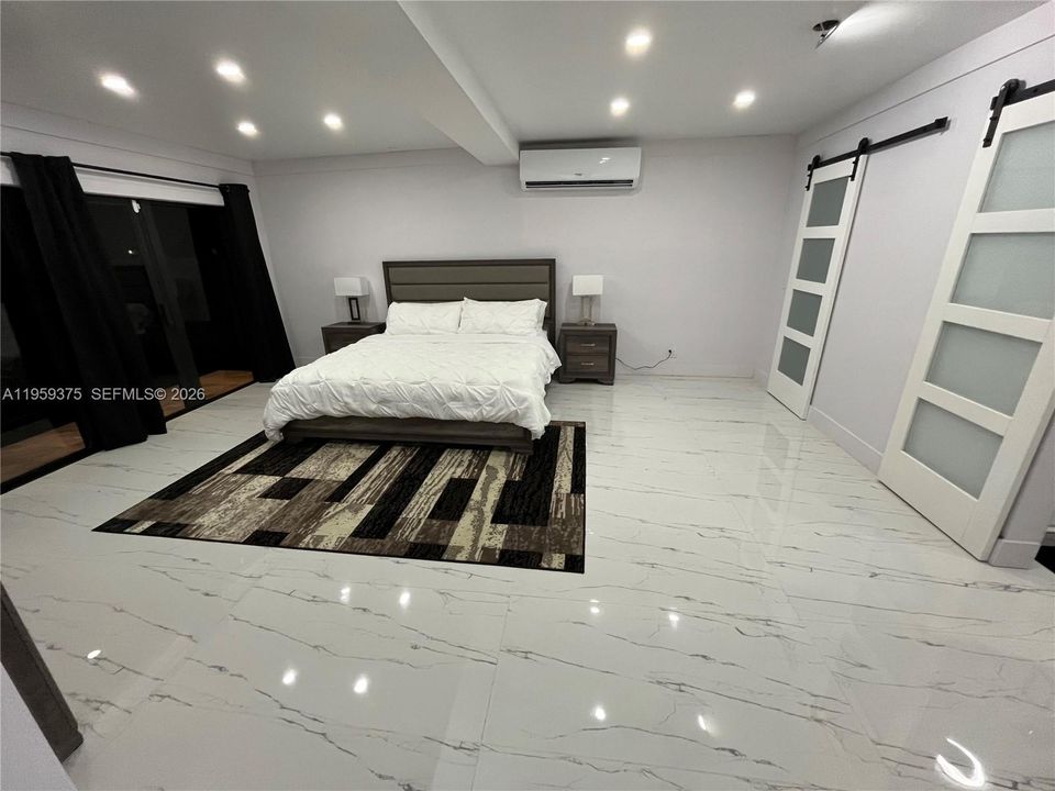 For Rent: $12,000 (5 beds, 3 baths, 1654 Square Feet)