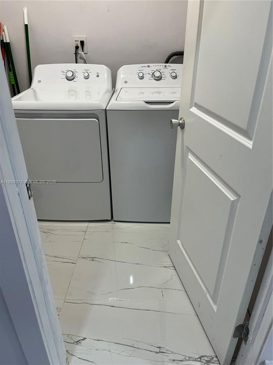 For Rent: $12,000 (5 beds, 3 baths, 1654 Square Feet)