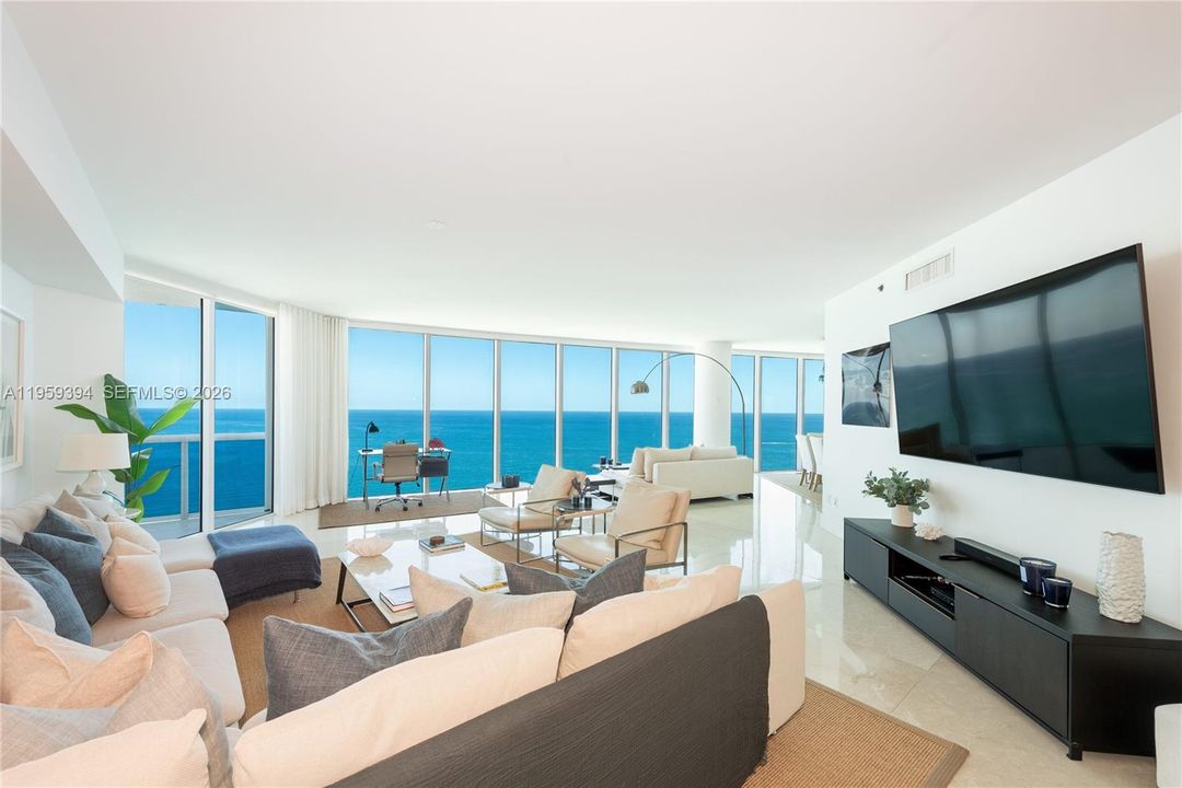 Active With Contract: $15,000 (3 beds, 3 baths, 3062 Square Feet)