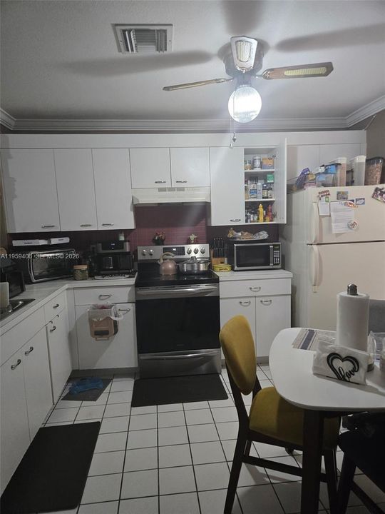 En Venta: $375,000 (3 camas, 2 baños, 1308 Pies cuadrados)