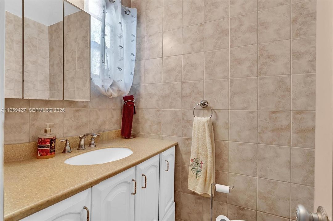 На продажу: $159,000 (1 спален, 1 ванн, 770 Квадратных фут)