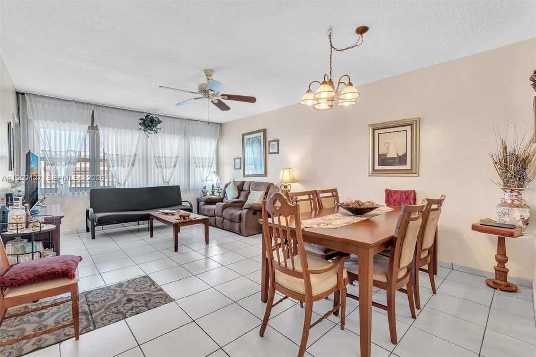 На продажу: $159,000 (1 спален, 1 ванн, 770 Квадратных фут)