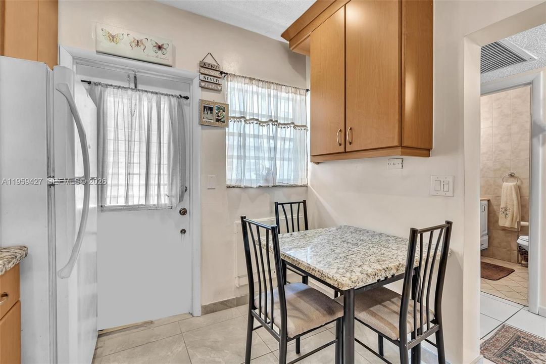 На продажу: $159,000 (1 спален, 1 ванн, 770 Квадратных фут)