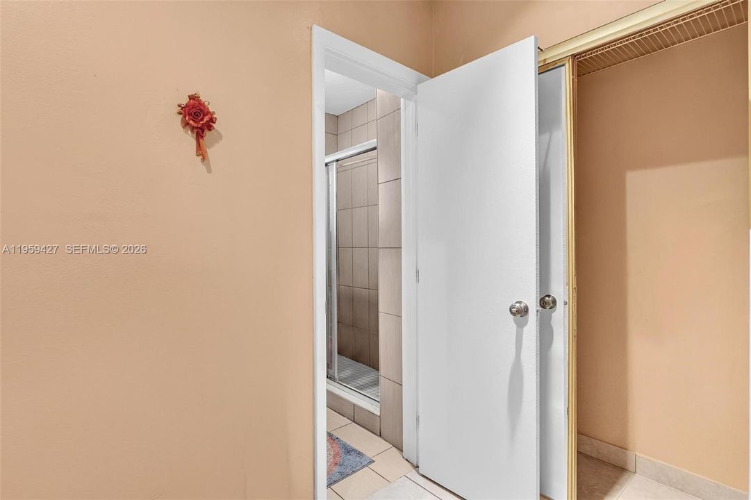 На продажу: $159,000 (1 спален, 1 ванн, 770 Квадратных фут)