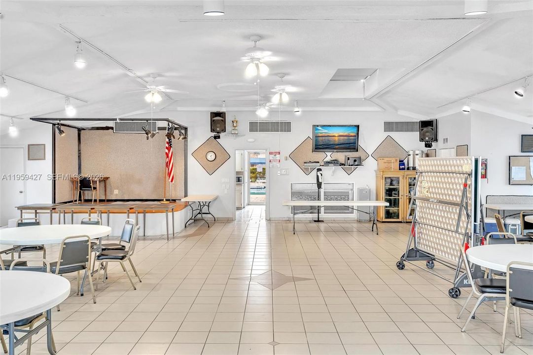 На продажу: $159,000 (1 спален, 1 ванн, 770 Квадратных фут)