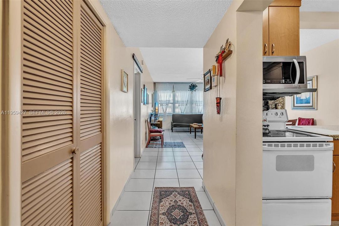 На продажу: $159,000 (1 спален, 1 ванн, 770 Квадратных фут)