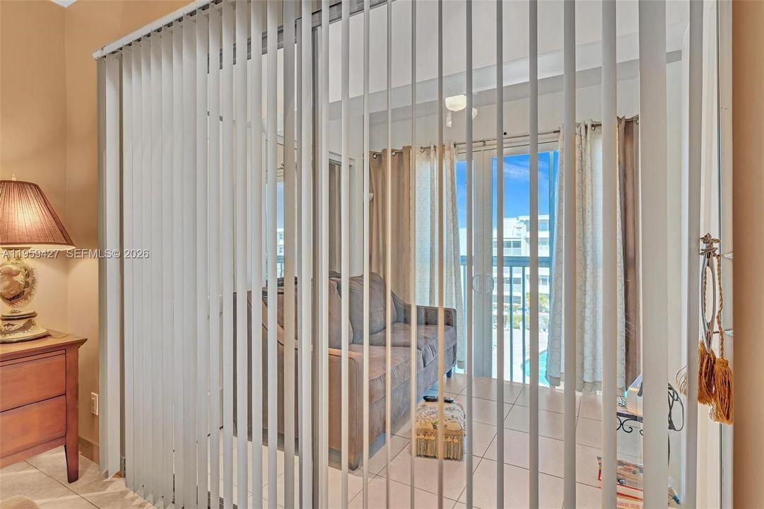 На продажу: $159,000 (1 спален, 1 ванн, 770 Квадратных фут)