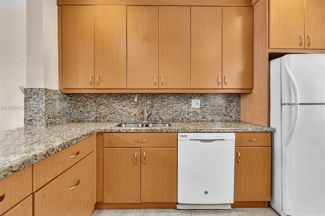 На продажу: $159,000 (1 спален, 1 ванн, 770 Квадратных фут)