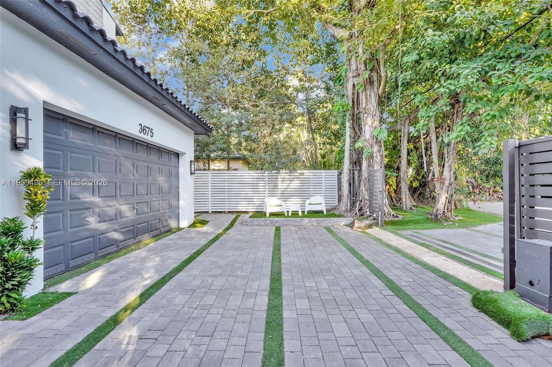 For Sale: $3,199,000 (4 beds, 4 baths, 3825 Square Feet)
