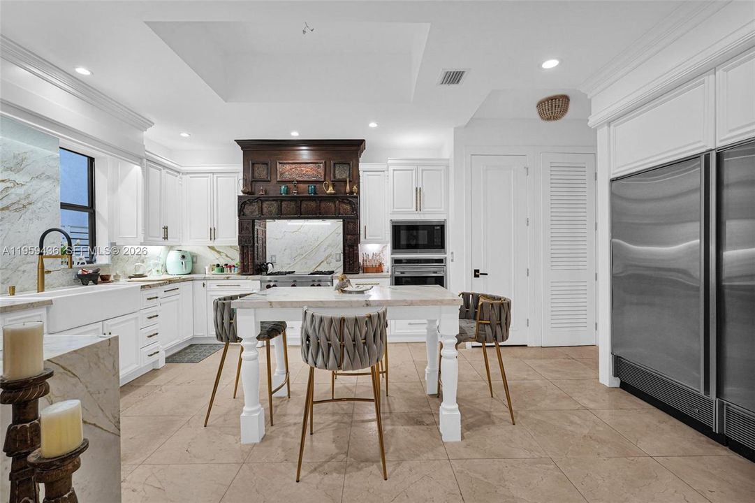 For Sale: $3,199,000 (4 beds, 4 baths, 3825 Square Feet)