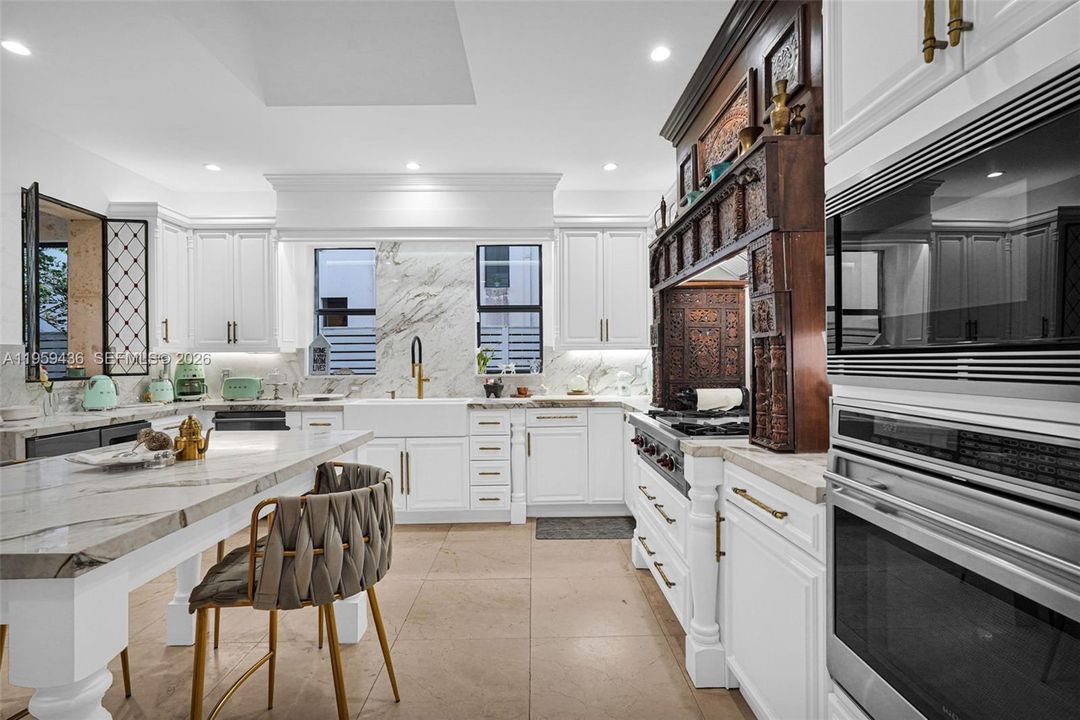 For Sale: $3,199,000 (4 beds, 4 baths, 3825 Square Feet)