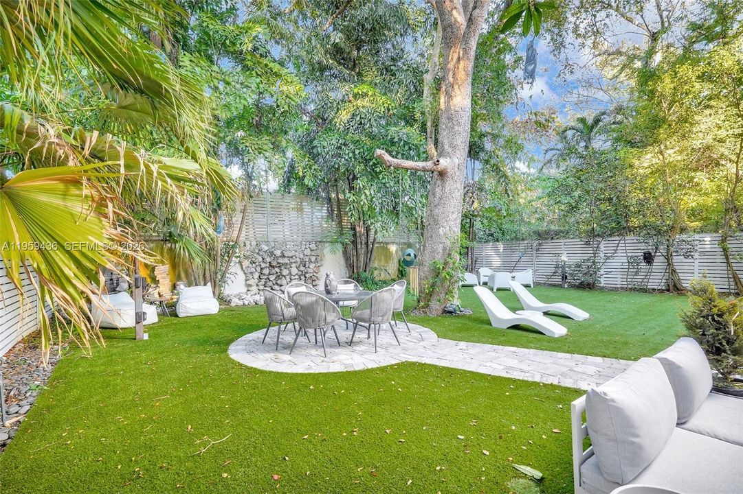 For Sale: $3,199,000 (4 beds, 4 baths, 3825 Square Feet)