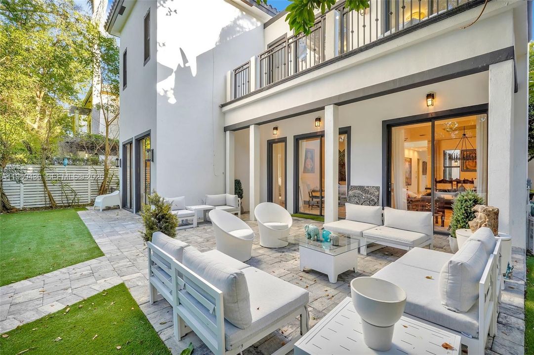 For Sale: $3,199,000 (4 beds, 4 baths, 3825 Square Feet)