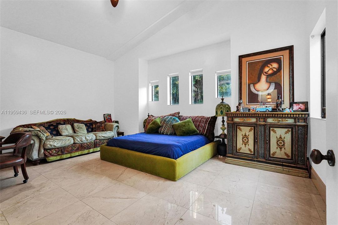 For Sale: $3,199,000 (4 beds, 4 baths, 3825 Square Feet)