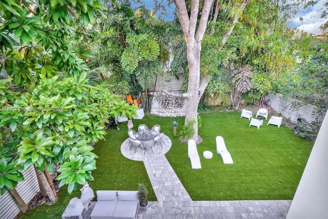 For Sale: $3,199,000 (4 beds, 4 baths, 3825 Square Feet)