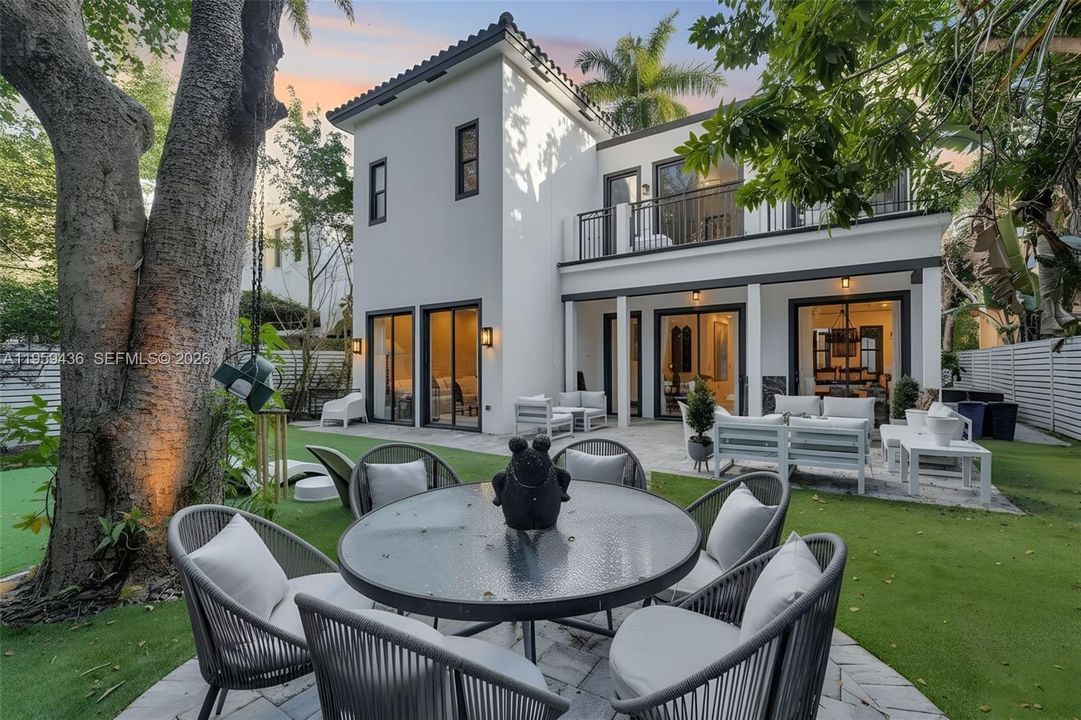 For Sale: $3,199,000 (4 beds, 4 baths, 3825 Square Feet)