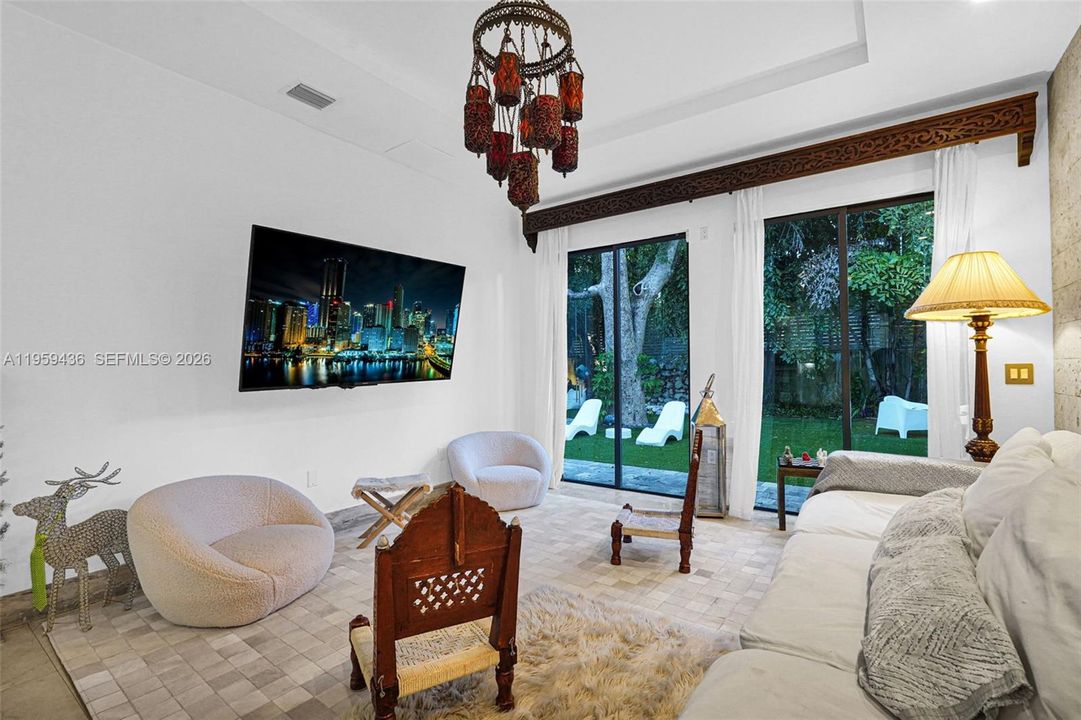 For Sale: $3,199,000 (4 beds, 4 baths, 3825 Square Feet)