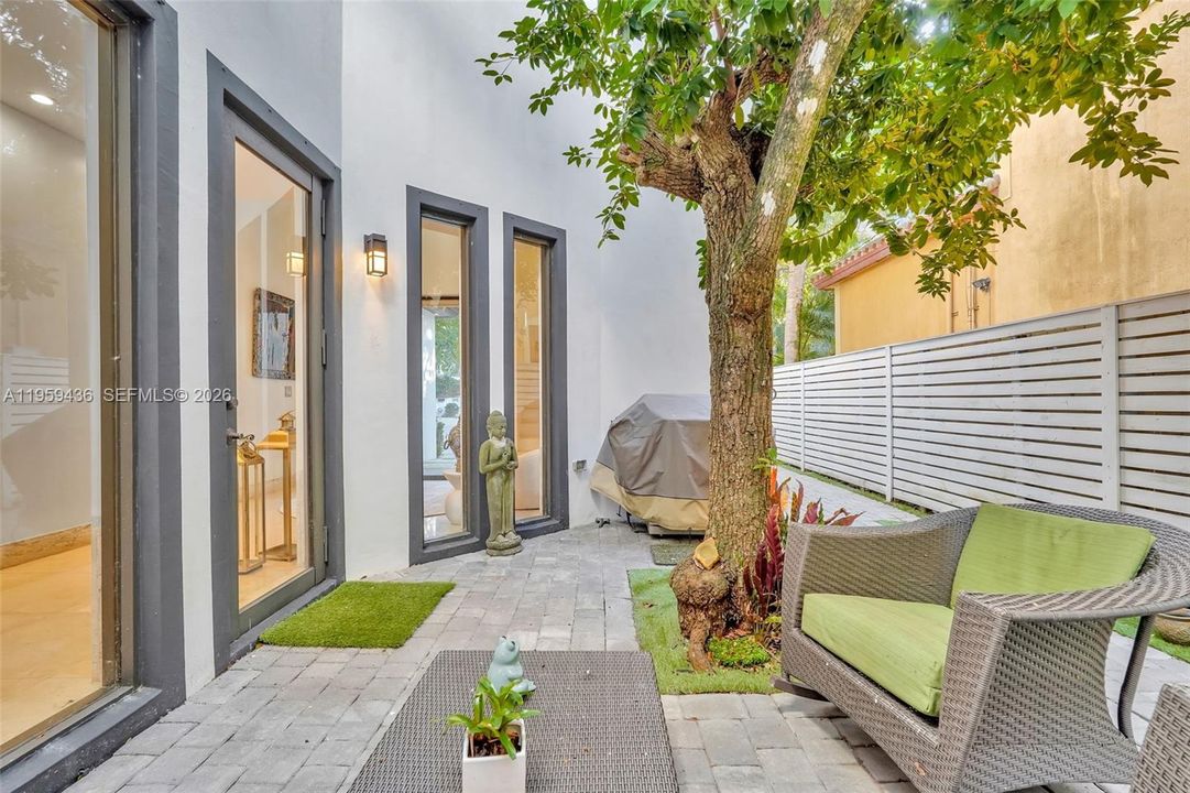 For Sale: $3,199,000 (4 beds, 4 baths, 3825 Square Feet)