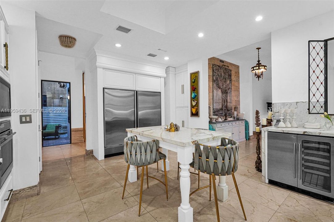 For Sale: $3,199,000 (4 beds, 4 baths, 3825 Square Feet)